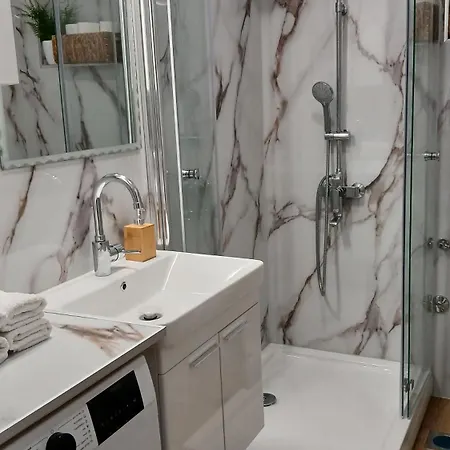 Tihana-ground Floor With Large Terrace 아파트 마카르스카