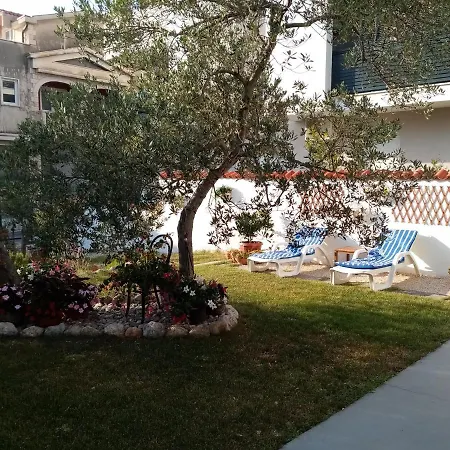 Tihana-ground Floor With Large Terrace Makarska