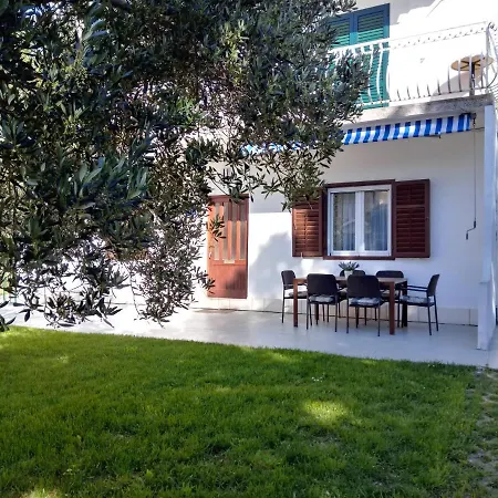 Apartment Tihana-ground Floor With Large Terrace Makarska