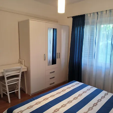 Apartment Tihana-ground Floor With Large Terrace Makarska