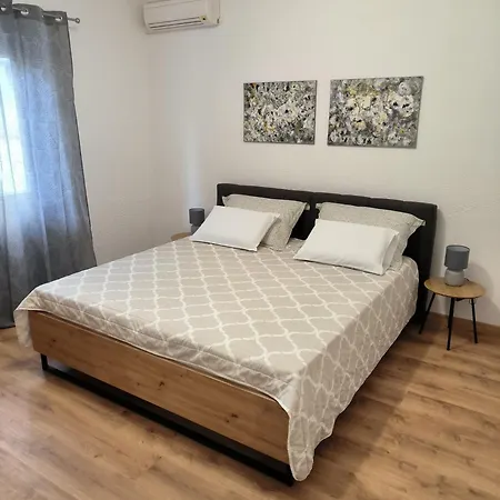 Tihana-ground Floor With Large Terrace Makarska