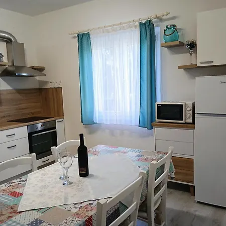 Apartmán Tihana-ground Floor With Large Terrace Makarská