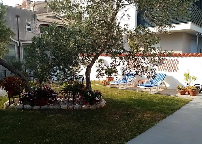 Tihana-ground Floor With Large Terrace מאקרסקה