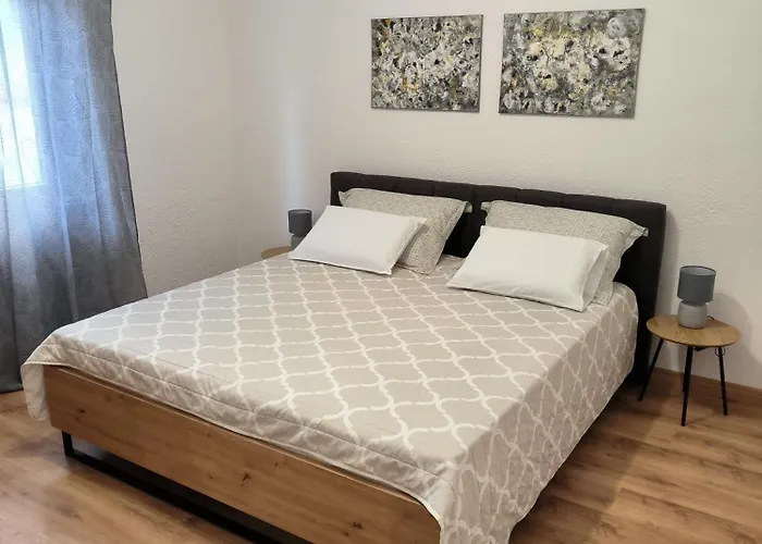 Tihana-ground Floor With Large Terrace מאקרסקה