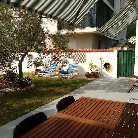Lägenhet Tihana-ground Floor With Large Terrace Makarska